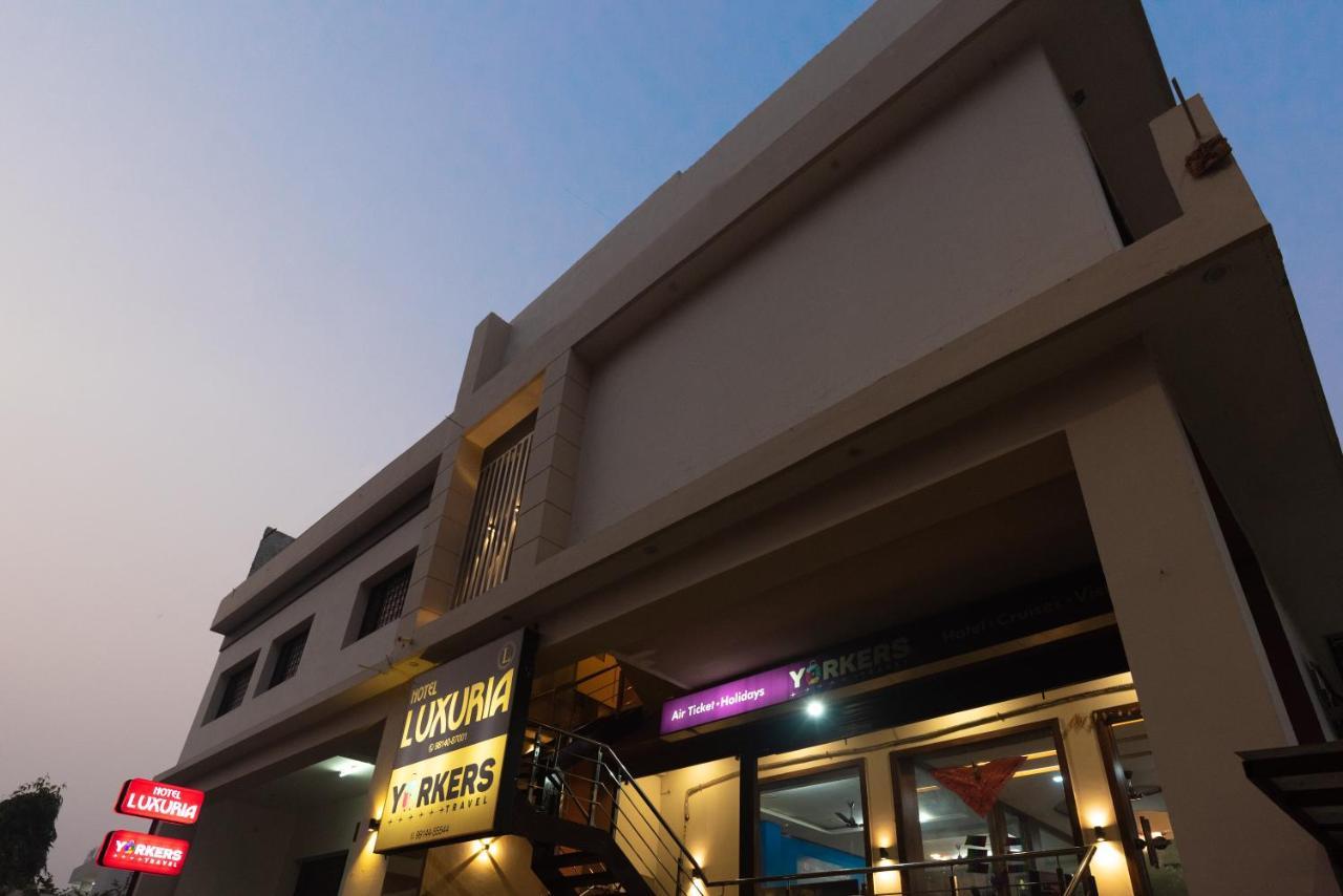 Hotel Luxuria Ludhiana Zewnętrze zdjęcie
