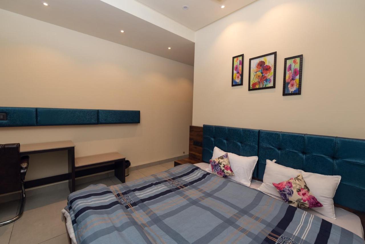 Hotel Luxuria Ludhiana Zewnętrze zdjęcie