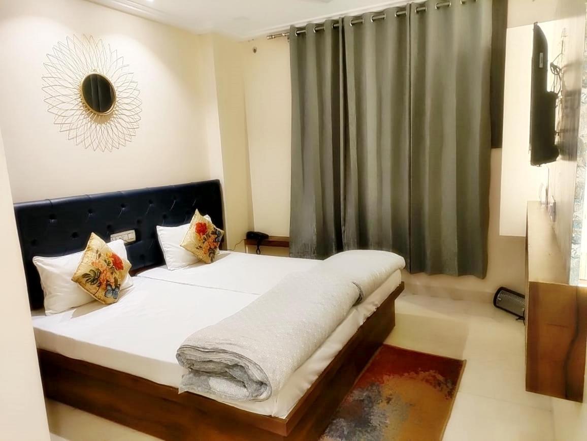 Hotel Luxuria Ludhiana Zewnętrze zdjęcie
