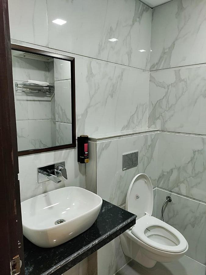 Hotel Luxuria Ludhiana Zewnętrze zdjęcie