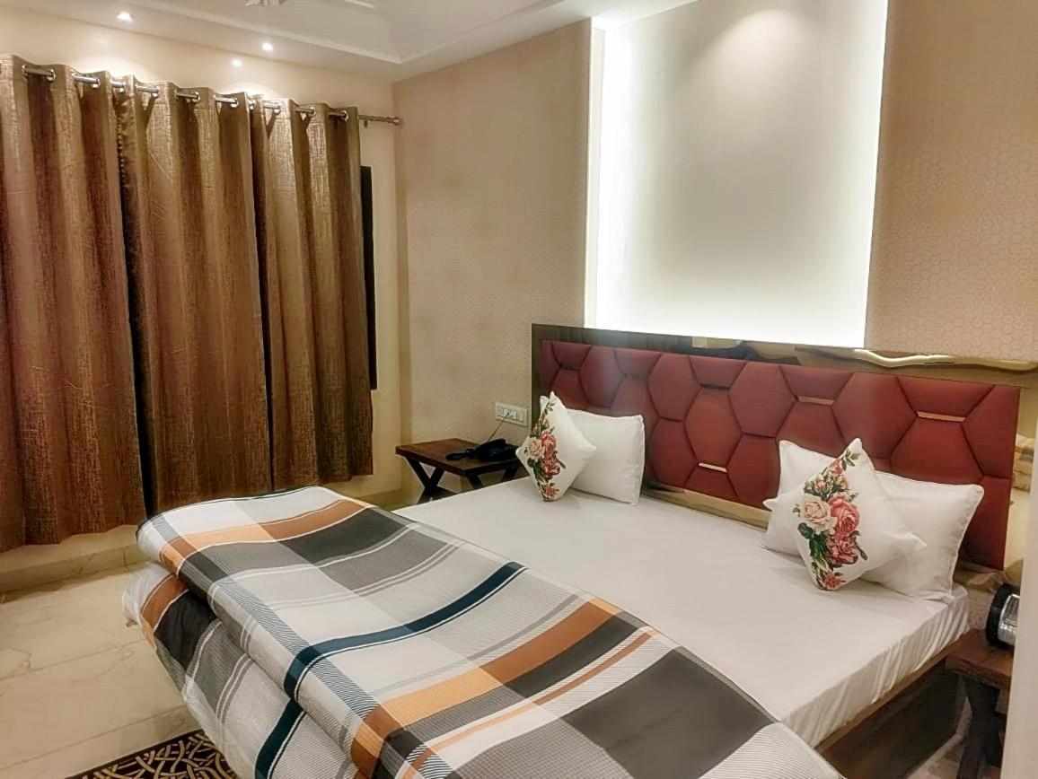 Hotel Luxuria Ludhiana Zewnętrze zdjęcie