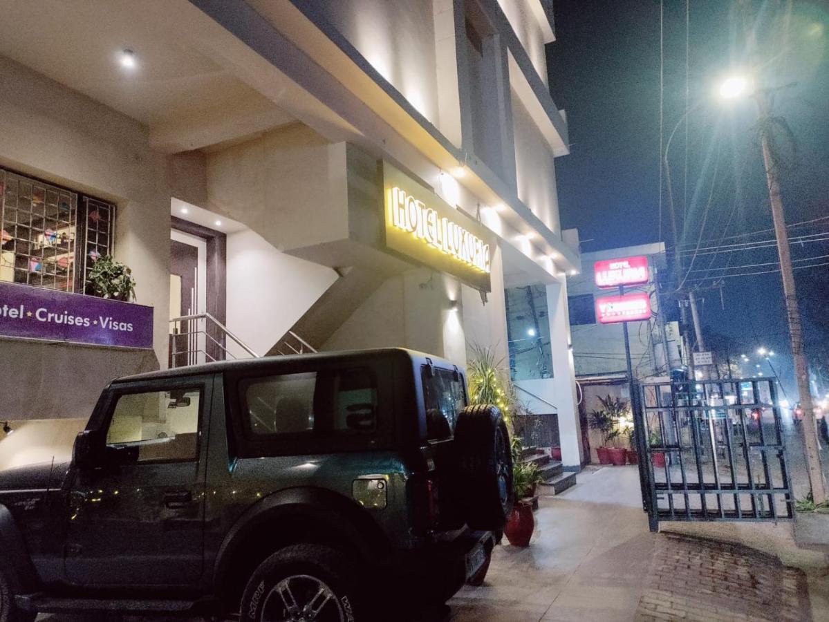 Hotel Luxuria Ludhiana Zewnętrze zdjęcie