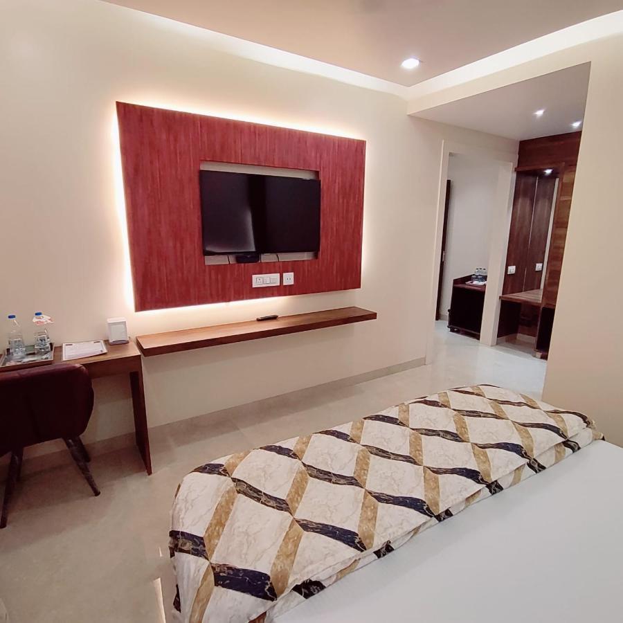 Hotel Luxuria Ludhiana Zewnętrze zdjęcie