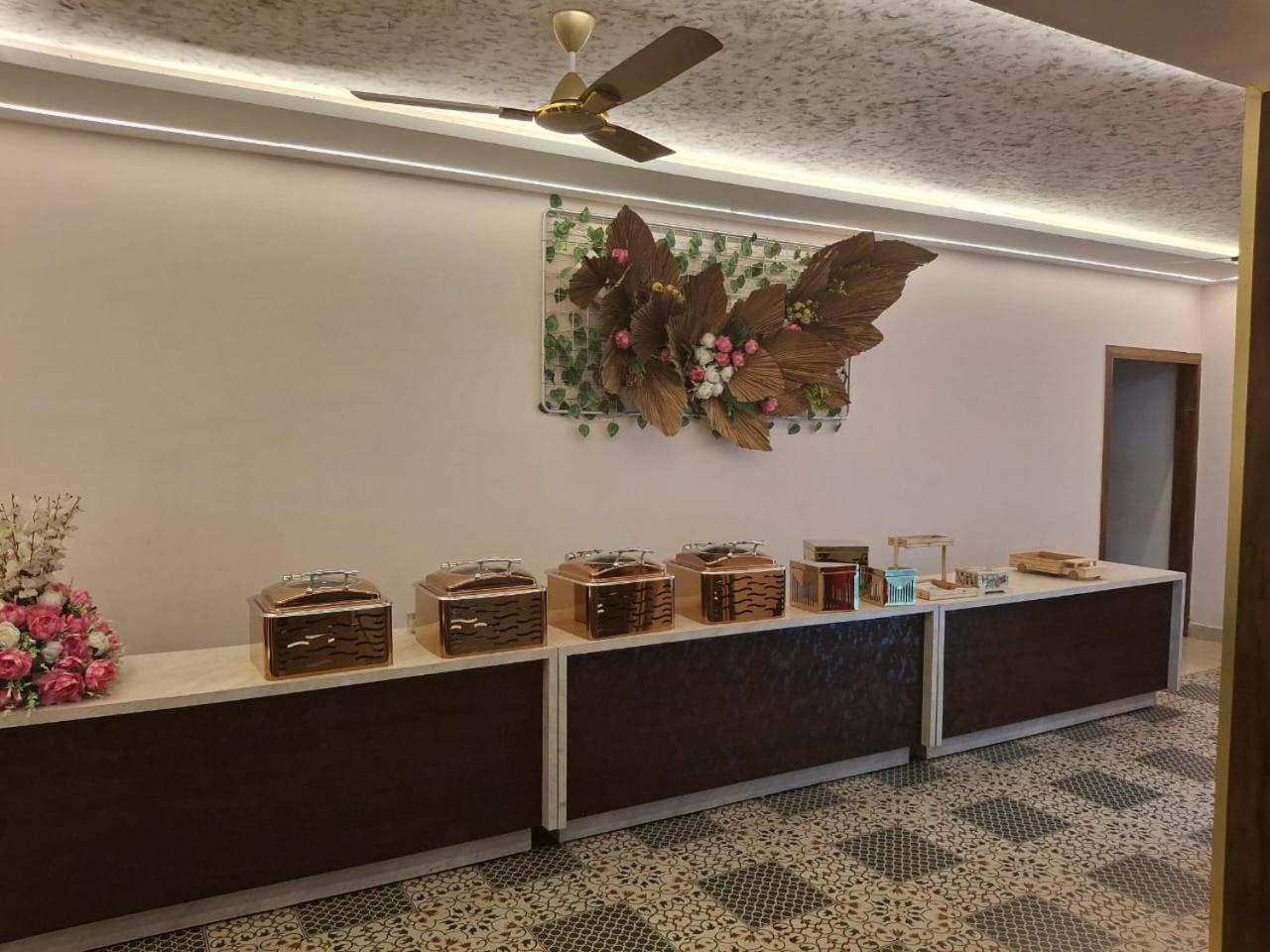 Hotel Luxuria Ludhiana Zewnętrze zdjęcie